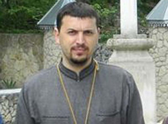 Священник-активист с помощью денег заставил детей во Флорештском районе учиться лучше