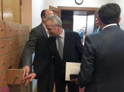 Молдавским министрам и журналистам запретили брать на заседания мобильные телефоны 