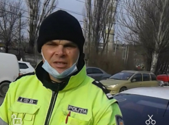 Образец правосудия штрафует водителей без масок, а сам маску носить не собирается