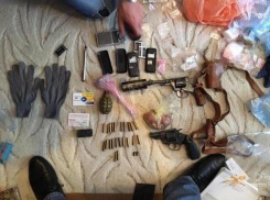 Оружие и боеприпасы обнаружили при повторном обыске у задержанных в столице наркодилеров