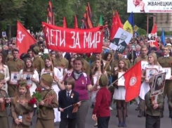 Внуки и правнуки героев пришли на Марш Победы в советской форме 