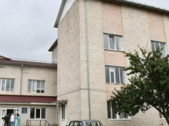 Перенесший операцию на желудок мужчина выбросился из окна больницы