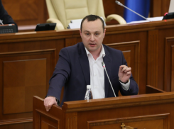 ПСРМ предлагает снизить депутатскую зарплату