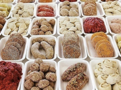 Сомнительные полуфабрикаты предлагала жителям столицы кулинария на Ботанике