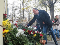 Партия социалистов почтила память жертв терактов в Париже 