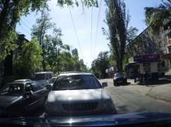 Автохама, которого проучил принципиальный водитель в Кишиневе, сняли на видео