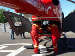 Молодого человека с тяжелыми травмами доставили на вертолете в Кишинев