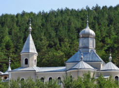 В Сороках шизофреник зарезал священника