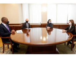 Санду снова поспешила на прием к Хогану