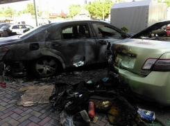 Два автомобиля сгорели после действий «человека в маске» в центре Кишинева