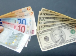 Стремительное падение всех валют пообещали в Молдове в понедельник 