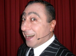 Зажигательному юмористу из «команды Петросяна» сделали операцию в Москве