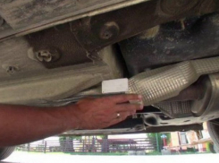 Странное устройство под днищем своего автомобиля обнаружил житель столицы