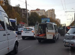 Мать с маленьким ребенком, перебегавших улицу в неположенном месте  на Буюканах, сбил автомобиль