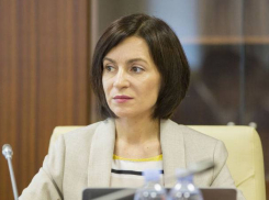 Врачам - AstraZeneca, себе - Pfizer. Санду и ее команда вакцинировались