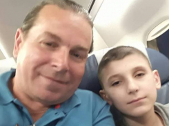 Трогательную встречу победившего рак мальчика в аэропорту Кишинева сняли на видео