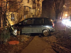 Напился, угнал машину, устроил гонки и врезался в дерево – GTA в Кишиневе