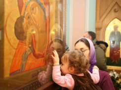 Храм и иконы от коронавируса не спасут - не целуйте то, что целовали до вас