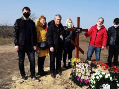 Умершую от коронавируса врача перезахоронят по инициативе ее внука