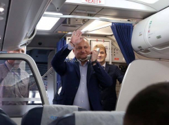 В самолете Кишинев-Москва президента Молдовы встретили аплодисментами 