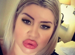 Модель увеличила ягодицы до двух метров в обхвате и «эротически» шокировала мужчин 