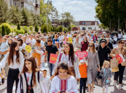 Марш за семью в Оргееве собрал тысячи людей, разделяющих традиционные ценности