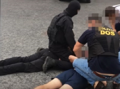 Терроризирующих строительный магазин рэкетиров задержали с поличным