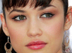 Украинская девушка Бонда привела националистов в негодование своим российским «куличом»