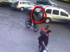 Серийный похититель велосипедов попал на видео в Кишиневе