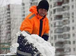 Парламент Молдовы решил заставить малоимущих отработать свое пособие