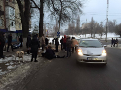 На Телецентре у пешеходного перехода сбили женщину с ребенком
