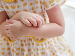 Непривитых от кори детей могут не допустить к учебе