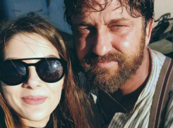 Голливудский мачо Джерард Батлер провел день с молодой молдавской художницей и «особенным» портретом