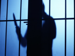 Молодой человек вонзил нож в 19-летнюю возлюбленную и инсценировал ее самоубийство