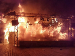 Известный ночной клуб в курортной зоне Одессы уничтожил впечатляющий пожар