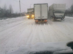 Республиканскую трассу R30 закрыли для фур из-за сильного снегопада 