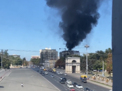День пожаров в Кишиневе - возгорания в нескольких местах, валят клубы черного дыма