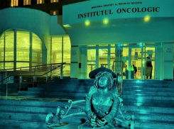 Онкоинститут заиграл необычными красками