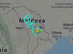 Самолет молдавской компании в воздухе у украинской границы «написал» слово «расслабьтесь»