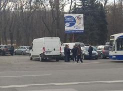 На Скулянке вновь встали троллейбусы - и снова из-за беспечной парковки, это входит в норму
