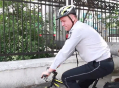 США пересадили молдавских полицейских с машин на велосипеды 