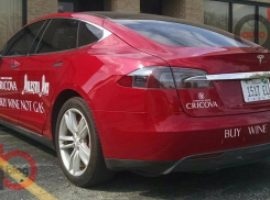 Вина Молдовы рекламируют в США при помощи Tesla Model S