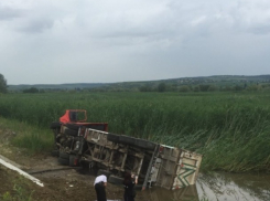 Грузовик потерял управление и насмерть сбил рабочего в траншее 