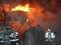 В одном из сёл Новоаненского района вспыхнул сильный пожар