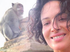 Украинская секс-бомба показала «горячие» фото отдыха на Бали и подверглась нападению «дамы»  