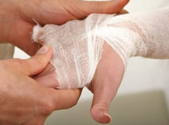 В ПМР пьяная 17-летняя девочка изрезала себя ножом для устрашения родных и попала в больницу