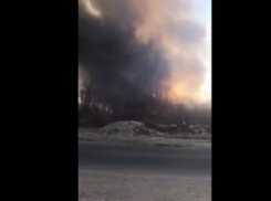 Опасный пожар в селе Буковац - пламя подобралось к заправочной станции