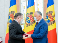 Президент вручил Александру Муравскому Орден Республики 