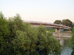 Отважный тираспольчанин с риском для жизни спас спрыгнувшего с моста самоубийцу 