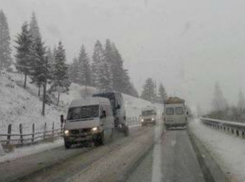 Погодная аномалия накрыла город Борша: посреди лета пошел снег